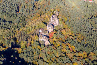 Dahn im Bundesland Rheinland-Pfalz, Deutschland von der Drohne aus gesehen