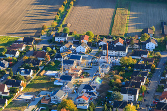 Baustellen im Neubaugebiet Am Wingert im Ortsteil Hayna in Herxheim bei Landau im Bundesland Rheinland-Pfalz, Deutschland