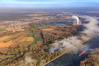 Mündung des Michelsbach in den Rhein unter Wolken aus Süden in Germersheim im Bundesland Rheinland-Pfalz, Deutschland