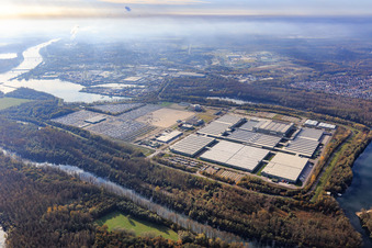 Insel Grün mit MOSOLF Logistics & Services GmbH und Mercedes-Benz Global Logistics Center in Germersheim im Bundesland Rheinland-Pfalz, Deutschland