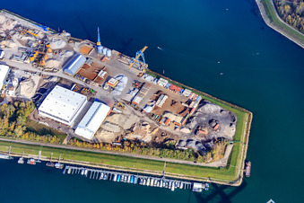 Bootssteg des Motorboot-Sportverein Germersheim e.V. und Dyckerhoff Beton GmbH & Co. KG im Bundesland Rheinland-Pfalz, Deutschland