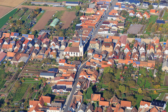 Kirche im Dorfzentrum in Ottersheim bei Landau im Bundesland Rheinland-Pfalz, Deutschland