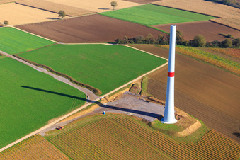 Luftbild von Baustelle für Mast einer WKA des Windparks Freckenfeld der EnBW -für Windenergieanlage mit 6 Windrädern im Bundesland Rheinland-Pfalz, Deutschland