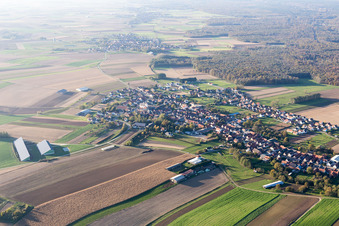 Drohnenbild von Niederlauterbach im Bundesland Bas-Rhin, Frankreich