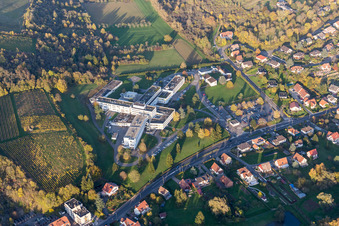 Luftaufnahme von Klinikgelände des Krankenhauses Centre Hospitalier de la Lauter in Wissembourg in Grand Est im Bundesland Bas-Rhin, Frankreich