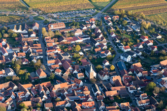 Ortsteil Schweigen in Schweigen-Rechtenbach im Bundesland Rheinland-Pfalz, Deutschland aus der Drohnenperspektive