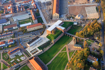 Stadtpark Fronte Lamotte mit  Bürgerhaus Germersheim und Tourismus-, Kultur- und Besucherzentrum im Weissenburger Torgebäude sowie Kindertagesstätte Die Kleinen Strolche im Bundesland Rheinland-Pfalz, Deutschland