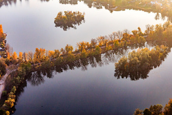 Inseln und Dammweg im Naherholungsgebiet Sollachsee im Ortsteil Sondernheim in Germersheim im Bundesland Rheinland-Pfalz, Deutschland