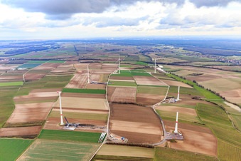 Baustelle des Windparks Freckenfeld der EnBW -für Windenergieanlage mit 6 Windrädern im Bundesland Rheinland-Pfalz, Deutschland aus der Luft betrachtet