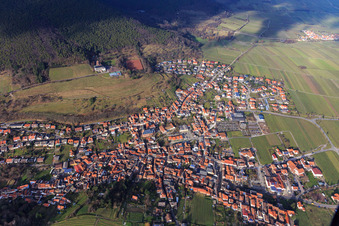 Weinort im Winter aus Süden im Ortsteil SaintMartin in Sankt Martin im Bundesland Rheinland-Pfalz, Deutschland