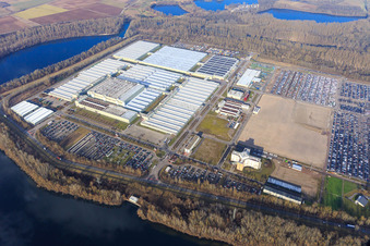 Luftaufnahme von Insel Grün mit Mercedes-Benz Global Logistics Center und MOSOLF Logistics & Services GmbH in Germersheim im Bundesland Rheinland-Pfalz, Deutschland