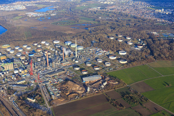 BEB Bioenergie Baden GmbH und Peter Gross Umwelt GmbH & Co. KG vor der Öl-Raffinerie MIRO im Ortsteil Knielingen in Karlsruhe im Bundesland Baden-Württemberg, Deutschland