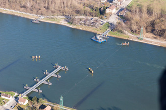 Seltz im Bundesland Bas-Rhin, Frankreich aus der Drohnenperspektive