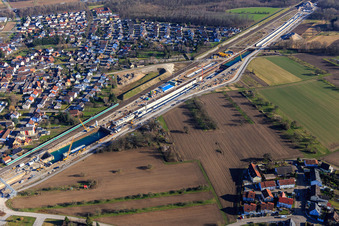 Schrägluftbild von ICE Trassenbaustelle mit Betonsarg und  Eisenbahntunnel Rastatt Portal Süd im Ortsteil Niederbühl im Bundesland Baden-Württemberg, Deutschland
