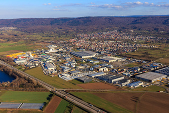 Industriegebiet jenseits der A5 aus Südwesten mit  DACHSER SE, Seifert Logistics Group, CTDI GmbH und Transport Betz Logistik GmbH in Malsch im Bundesland Baden-Württemberg, Deutschland