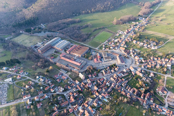 Zinswiller im Bundesland Bas-Rhin, Frankreich aus der Luft