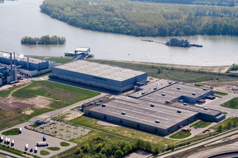 Luftbild von Industriegebiet Oberwald in Wörth am Rhein im Bundesland Rheinland-Pfalz, Deutschland