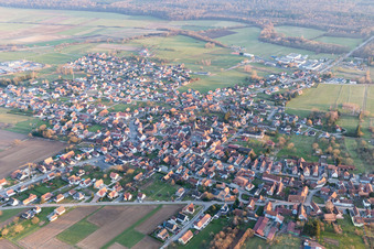 Drohnenbild von Surbourg im Bundesland Bas-Rhin, Frankreich