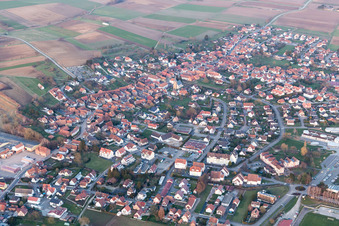 Drohnenbild von Betschdorf im Bundesland Bas-Rhin, Frankreich