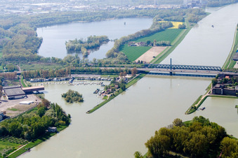 Maxau, Rheinbrücke und Jachthafen im Ortsteil Knielingen in Karlsruhe im Bundesland Baden-Württemberg, Deutschland