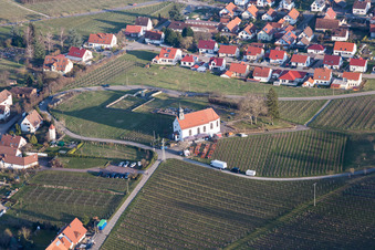 Luftaufnahme von St. Dionysius Kapelle im Ortsteil Gleiszellen in Gleiszellen-Gleishorbach im Bundesland Rheinland-Pfalz, Deutschland