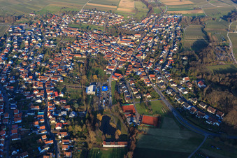 Kerwe an der Klingbachhalle in Klingenmünster im Bundesland Rheinland-Pfalz, Deutschland