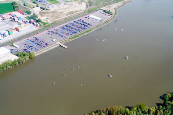 Rheinhafen im Ortsteil Maximiliansau in Wörth am Rhein im Bundesland Rheinland-Pfalz, Deutschland