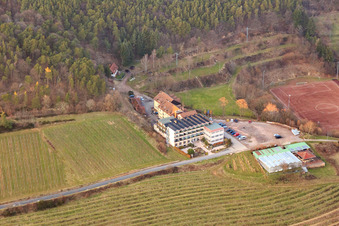 Arens Hotel 327m NN am Sportplatz Sankt Martin im Winter im Ortsteil SaintMartin im Bundesland Rheinland-Pfalz, Deutschland