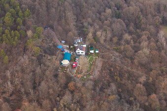 Zeter Berghaus im Winter im Ortsteil Diedesfeld in Neustadt an der Weinstraße im Bundesland Rheinland-Pfalz, Deutschland