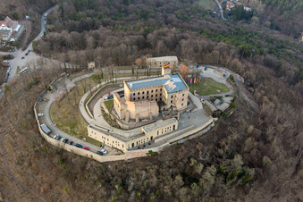 Schrägluftbild von Oberhambach, Hambacher Schloss im Ortsteil Diedesfeld in Neustadt an der Weinstraße im Bundesland Rheinland-Pfalz, Deutschland