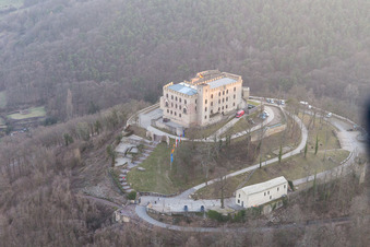 Schrägluftbild von Ortsteil Diedesfeld in Neustadt an der Weinstraße im Bundesland Rheinland-Pfalz, Deutschland