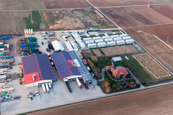 Drohnenbild von Ortsteil Niederhochstadt in Hochstadt im Bundesland Rheinland-Pfalz, Deutschland