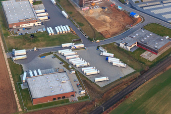 Schrägluftbild von Markthalle 5 in Rülzheim im Bundesland Rheinland-Pfalz, Deutschland