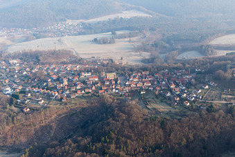 Lichtenberg, Burgruine des Château de Lichtenberg in den Nordvogesen im Bundesland Bas-Rhin, Frankreich aus der Luft
