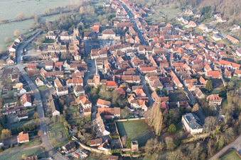 Luftaufnahme von Neuwiller-lès-Saverne im Bundesland Bas-Rhin, Frankreich