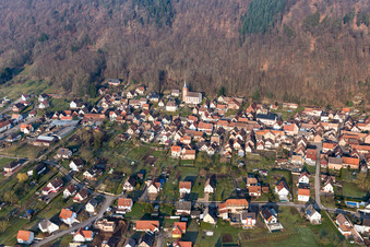 Dorf - Ansicht am Rande der Nordvogesen in Ernolsheim-les-Saverne in Grand Est in Ernolsheim-lès-Saverne im Bundesland Bas-Rhin, Frankreich