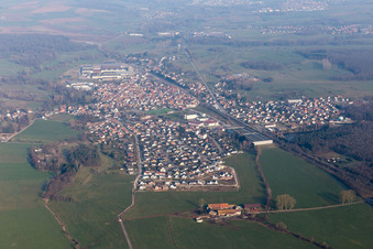 Mertzwiller im Bundesland Bas-Rhin, Frankreich aus der Drohnenperspektive