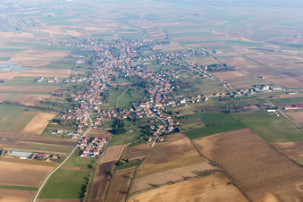 Seebach im Bundesland Bas-Rhin, Frankreich von der Drohne aus gesehen