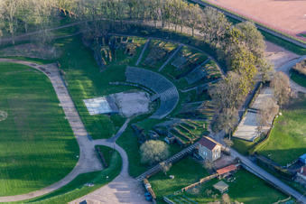 Autun (Burgund) im Bundesland Saône-et-Loire, Frankreich aus der Luft