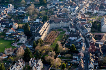 Drohnenaufname von Autun (Burgund) im Bundesland Saône-et-Loire, Frankreich