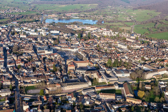 Autun (Burgund) im Bundesland Saône-et-Loire, Frankreich von oben