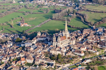 Autun (Burgund) im Bundesland Saône-et-Loire, Frankreich aus der Vogelperspektive