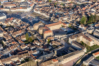 Schulgebäude des Lycée Militaire in Autun in Bourgogne-Franche-Comte im Ortsteil Saint-Branchez-Croix Verte im Bundesland Saône-et-Loire, Frankreich