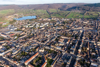 Drohnenbild von Autun (Burgund) im Bundesland Saône-et-Loire, Frankreich