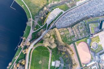 Schrägluftbild von Autun (Burgund) im Bundesland Saône-et-Loire, Frankreich