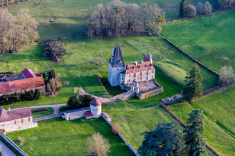 Château de Morlet im Burgund im Bundesland Saône-et-Loire, Frankreich von oben