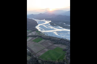 Schrägluftbild von Cimano im Bundesland Friaul-Julisch Venetien, Italien