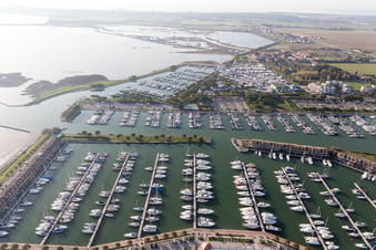 Luftaufnahme von Aprilia Marittima im Bundesland Friaul-Julisch Venetien, Italien