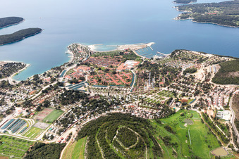 Vrsar im Bundesland Gespanschaft Istrien, Kroatien von der Drohne aus gesehen