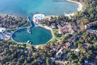 Umag im Bundesland Gespanschaft Istrien, Kroatien vom Flugzeug aus